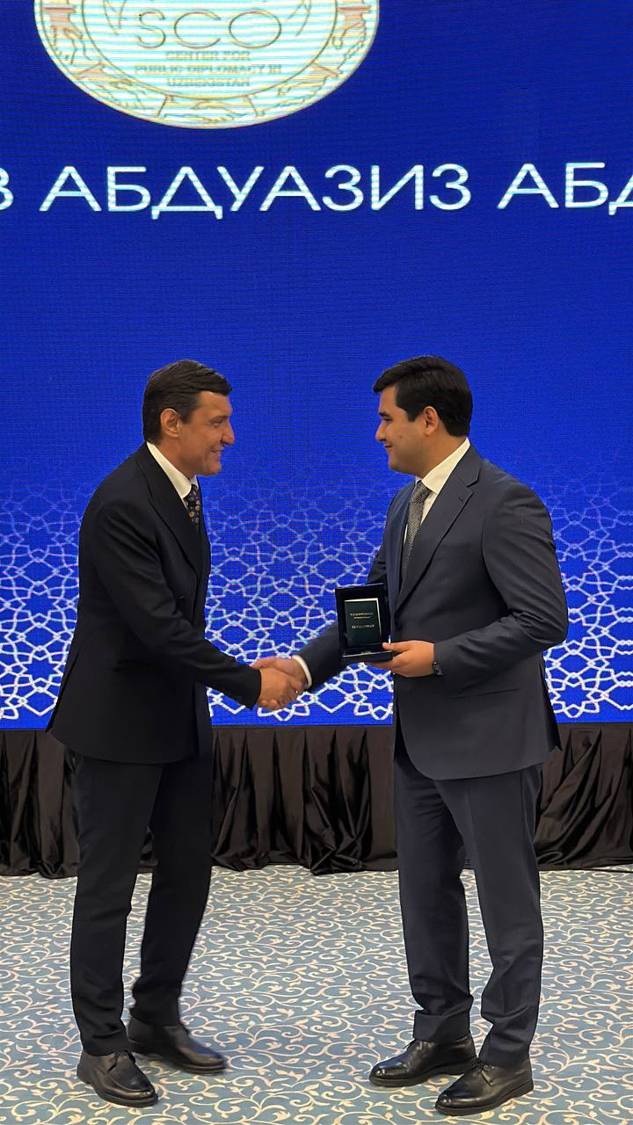 Генеральный директор Национального медиа объединения Узбекистана награжден нагрудным знаком "Народный дипломат"